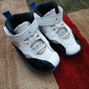 💙 Jordan Jumpman Two Trey Toddler Boy's sneaker size 8 💙